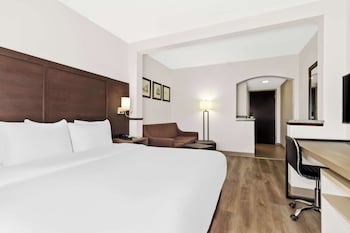 Suite, 1 King Bed, Non Smoking