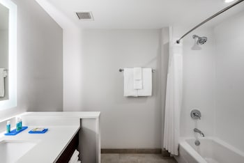 Standard Room, 1 King Bed, Accessible (Communication)