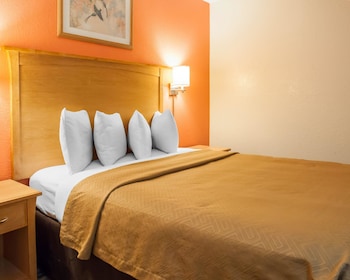 Standard Room, 1 Queen Bed, Non Smoking