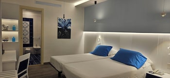 Family Room, 2 Bedrooms, Garden View