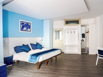 Family Room, 2 Bedrooms, Garden View