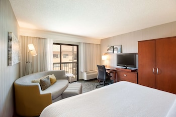 Deluxe Room, 1 King Bed with Sofa bed (Mobility - Tub)