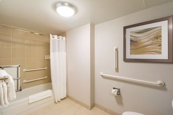 Room, 2 Queen Beds, Accessible (Mobility Tub)