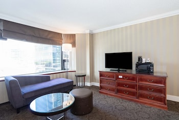 Grand Room, 1 King Bed (Deluxe, Middle Floors)