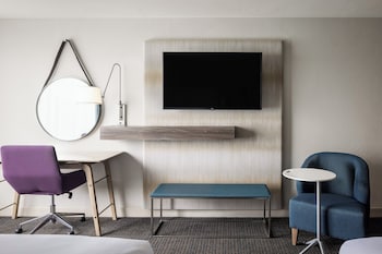 Standard Room, 2 Double Beds, Accessible Bathtub (Communications)