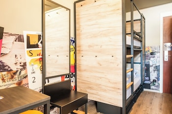 Family Room (2 Adults + 2 Children)