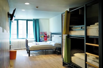 Family Room (2 Adults + 2 Children)