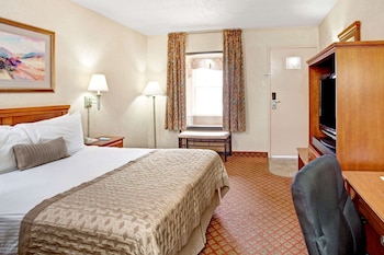 Standard Room, 1 Queen Bed, Non Smoking