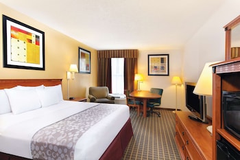 Deluxe Room, 1 King Bed, Non Smoking (Courtyard/Pool View)