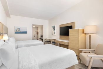 Standard Room, 2 Queen Beds, Balcony, Ocean View (Mid Floor)
