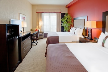 Standard Room, 2 Queen Beds, Balcony, Ocean View (Mid Floor)