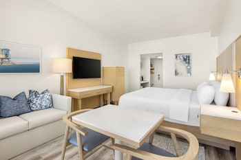 Premium Room, 1 King Bed, Balcony, Oceanfront (High Floor)