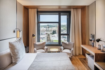Premium Room (Square View, Single Use)
