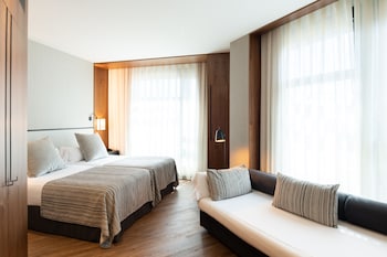 Premium Triple Room (2 adults + 1 children)