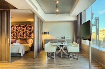 Suite (Clock)
