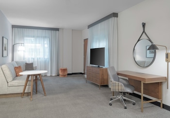 Suite, 1 Bedroom, Roll-in Shower (Communications, Roll-In Shower)