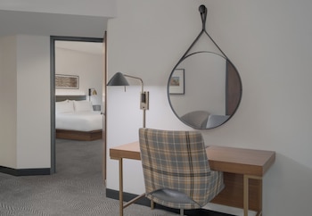 Suite, 1 Bedroom, Roll-in Shower (Communications, Roll-In Shower)