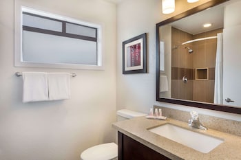 Standard Room, 1 Queen Bed