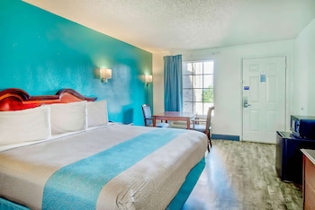 Deluxe Room, 1 King Bed, Smoking, Refrigerator & Microwave