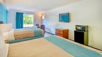 Deluxe Room, 2 Queen Beds, Smoking, Refrigerator & Microwave