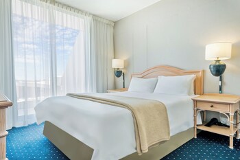 Room, Sea View