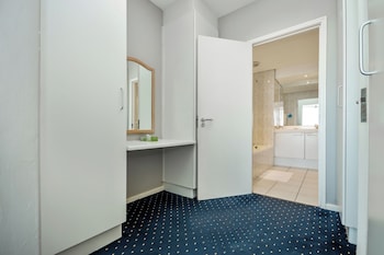 Room, Sea View