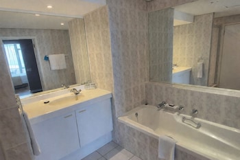 Standard Studio, 1 Queen Bed