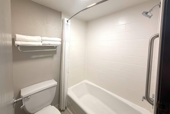 Standard Room, 2 Queen Beds (Standard Room, 2 Queen Beds (No Pets))