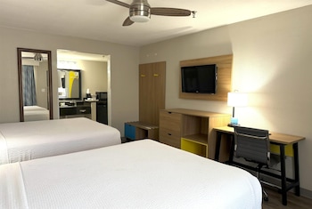 Standard Room, 2 Queen Beds (Standard Room, 2 Queen Beds (No Pets))