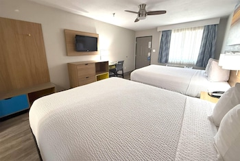 Standard Room, 2 Queen Beds (Standard Room, 2 Queen Beds (No Pets))