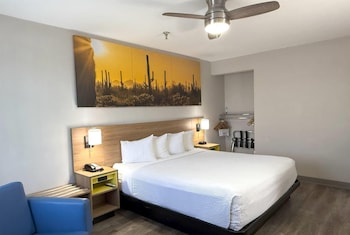 Room, 1 King Bed, Accessible, Non Smoking (Mobility)