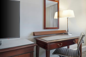 Deluxe Room, 1 King Bed