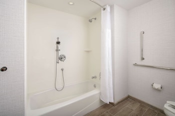 Room, 1 King Bed, Accessible, Bathtub (Mobility & Hearing)