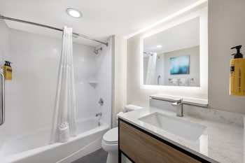 Standard Room, 1 King Bed, Non Smoking, Refrigerator & Microwave
