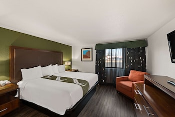 Business Suite, 1 King Bed, Accessible, Non Smoking