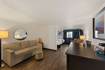 Business Suite, 1 King Bed, Non Smoking