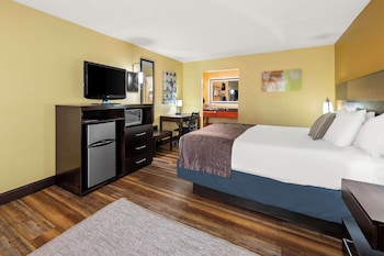 Standard Room, 1 King Bed, Accessible, Bathtub