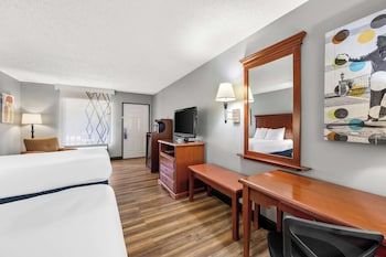 Standard Room, 2 Queen Beds, Non Smoking, Refrigerator