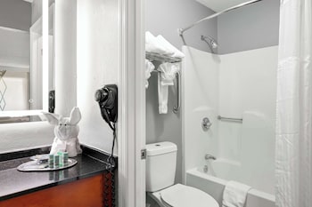Standard Room, 2 Queen Beds, Non Smoking, Refrigerator