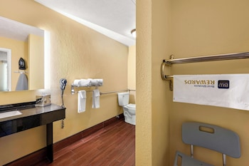 Standard Room, 1 King Bed, Accessible, Bathtub