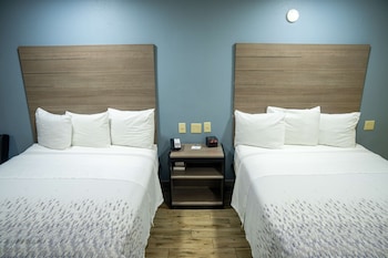 Room, 2 Queen Beds, Non Smoking