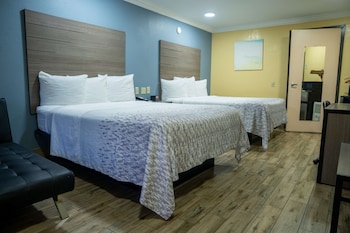 Room, 2 Queen Beds, Non Smoking