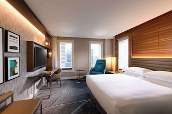 Deluxe Room, 1 King Bed, Corner