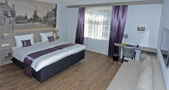 Standard Room, 2 Twin Beds, Non Smoking (Shower Only;with Sofabed)