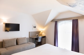 Standard Room, 1 Double Bed, Non Smoking, Bathtub (with Sofabed)