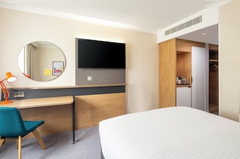 Premium Room, 1 Queen Bed (Stocked Minibar)