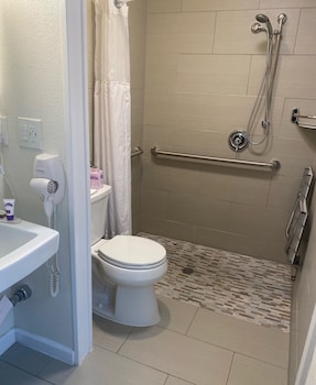 Standard Room, 1 Queen Bed, Accessible