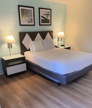 Standard Room, 1 Queen Bed, Accessible