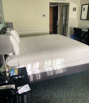 Superior Room, 1 King Bed, Executive Level