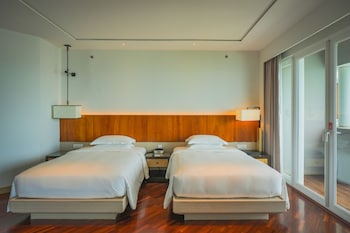 Executive Suite, 2 Twin Beds, Club Lounge Access, Oceanfront